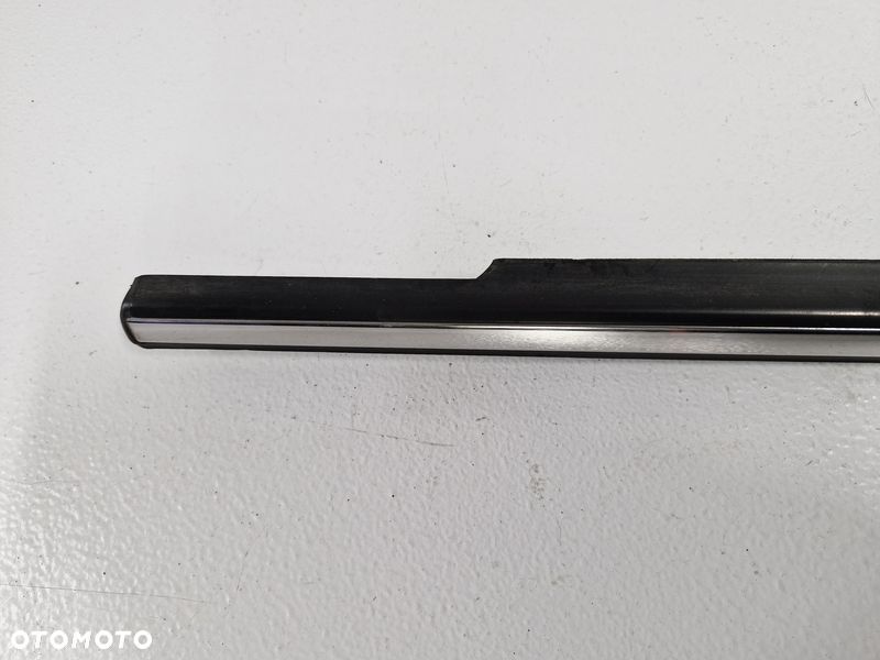 fiat 500 07- listwa zgarniająca drzwi prawa chrom - 2
