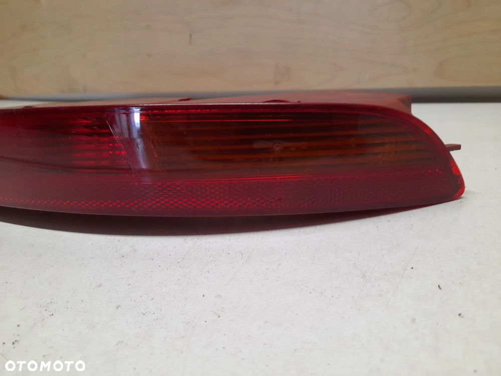 AUDI Q3 LAMPA PRAWA TYŁ TYLNA W ZDERZAK 8U0945096 - 2