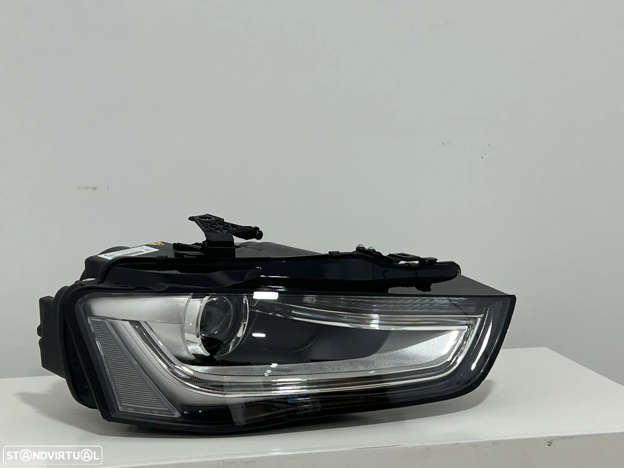 Farol Otica Original Audi A4 B8 Xenon lado Direito - 1