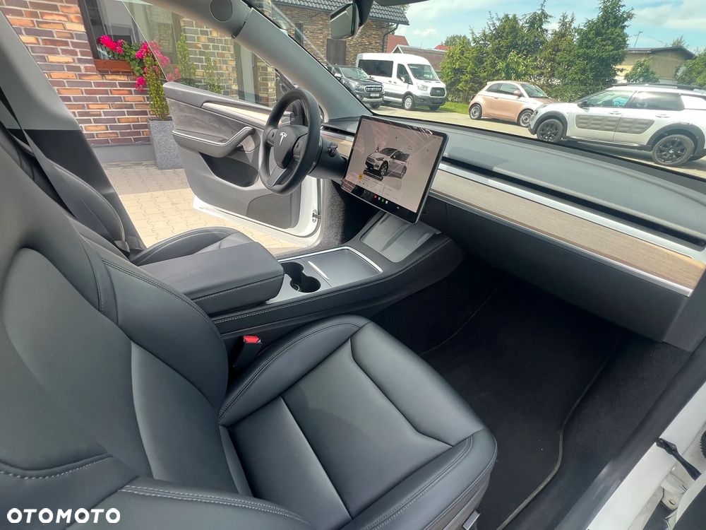 Tesla Model Y RWD - 11