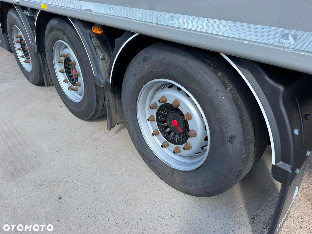 Stas Ruchoma podłoga 94m3 Podłoga 10 mm 2019 rok - 9