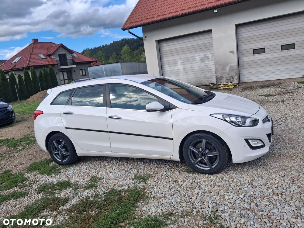 Hyundai i30 i30cw blue 1.6 CRDi Trend - 3