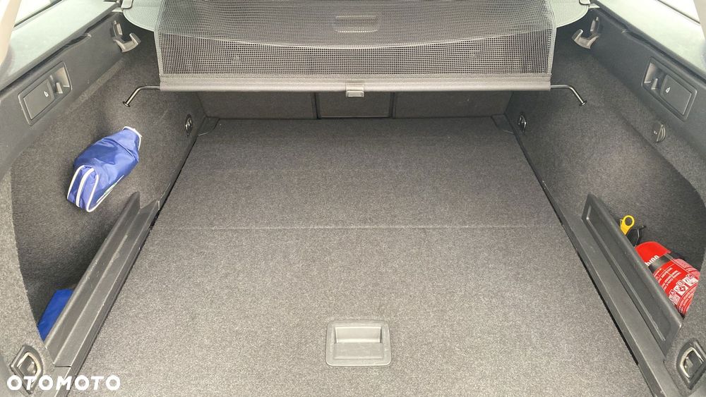 Volkswagen Passat - 12