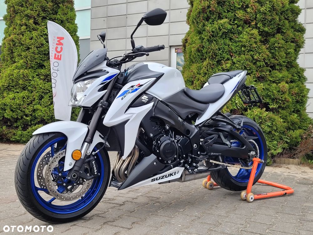Suzuki GSX - 6