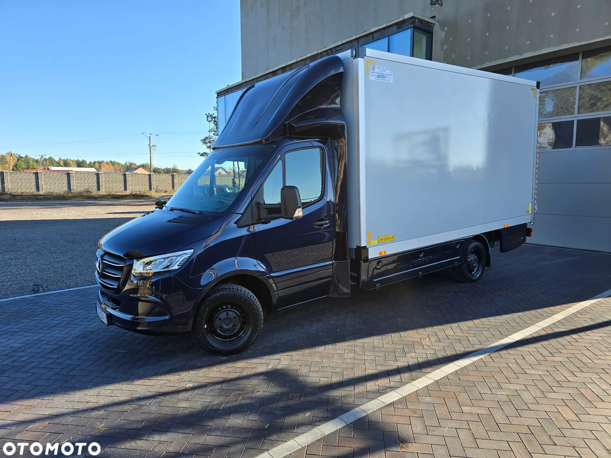 Mercedes-Benz SPRINTER 319 3.0 CDI KONTENER 4,28cmDługi 2,29cmSzero 2,24cmWysok + WINDA 750Kg 42Tyś km SERWIS DO OSTATNIEGO Km ASO MERCEDES-BENZ SALON PL STAN NOWY NOWY NOWY FABRYCZNA GWARANCJA - 11