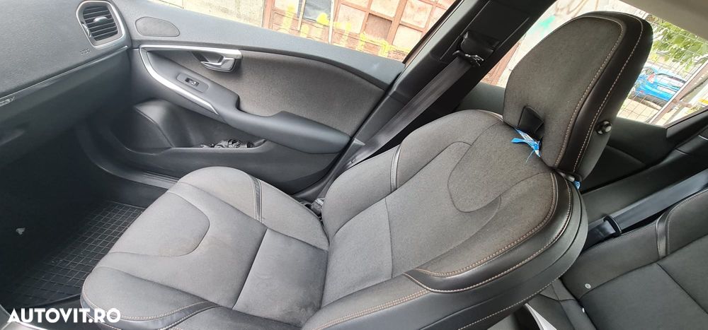 Volvo V40 D2 Aut. Momentum - 12