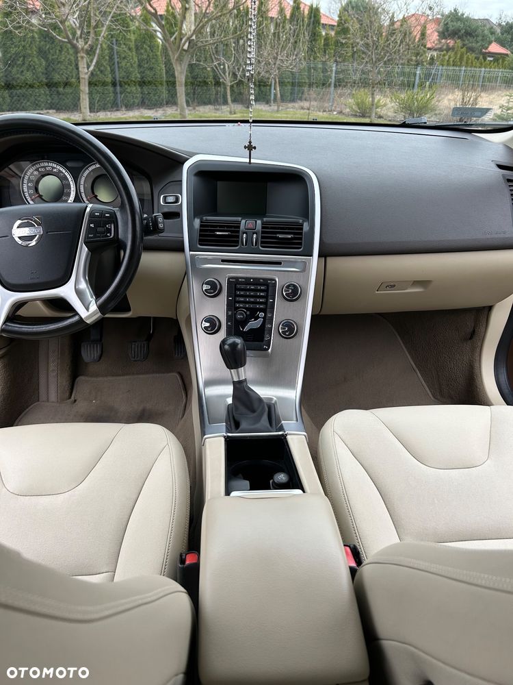 Volvo XC 60 D5 AWD Momentum - 9