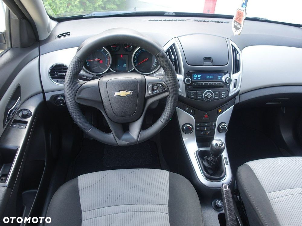 Chevrolet Cruze 1.6 LT - 8