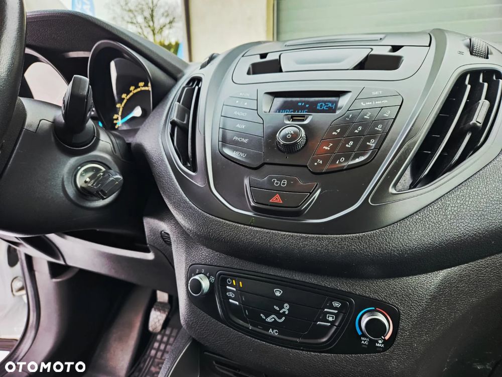 Ford Transit Courier - 10