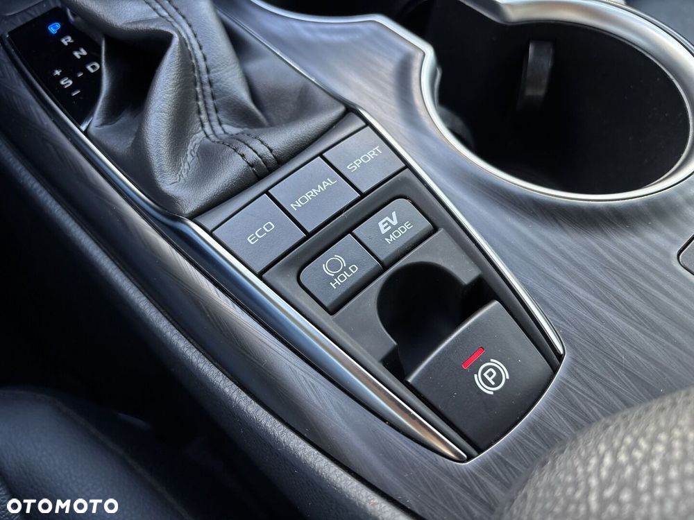 Toyota Camry 2.5 Hybrid Executive CVT - 28