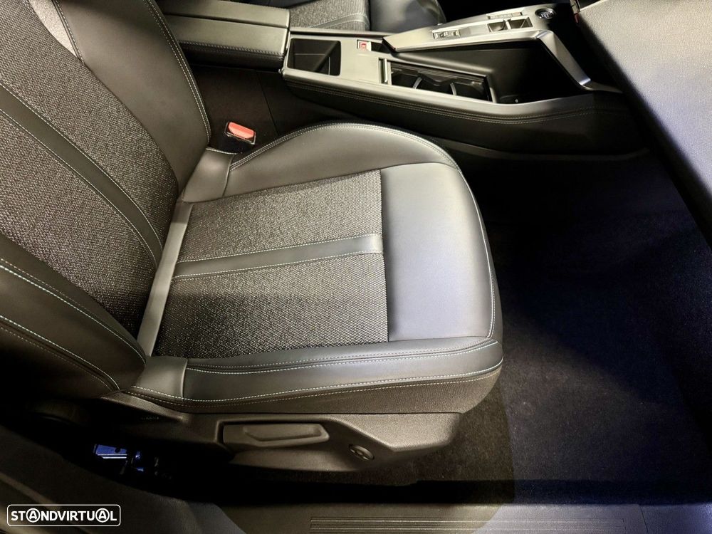 Peugeot 308 1.2 PureTech Allure Pack EAT8 — fotografia 31