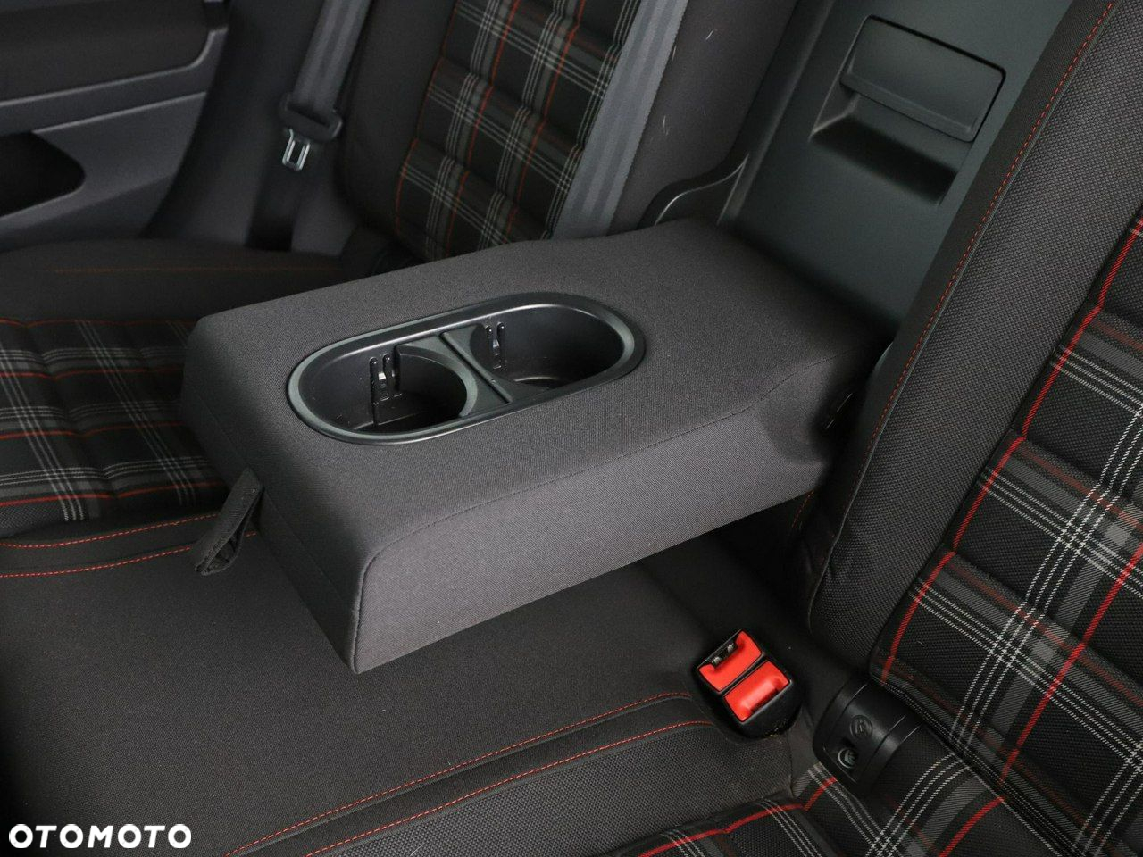 Volkswagen Golf GTI (BlueMotion Technology) Performance - 38