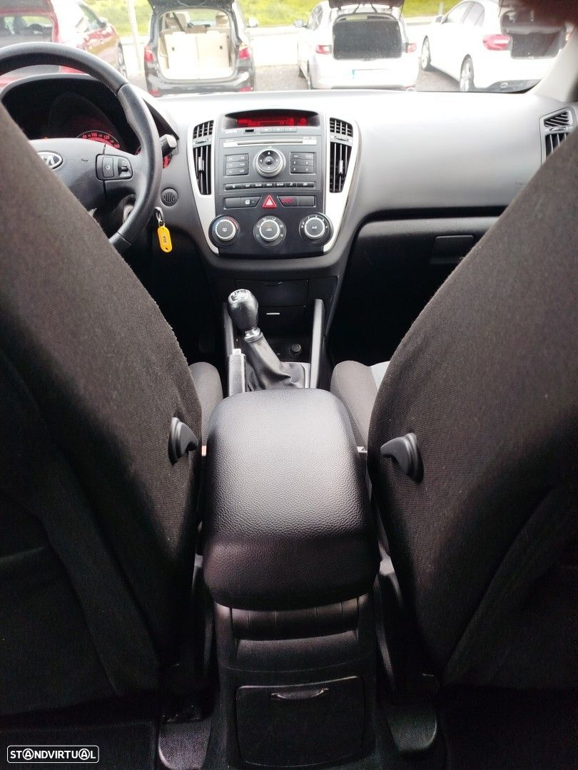 Kia Ceed SW 1.6 CRDi LX ISG - 9