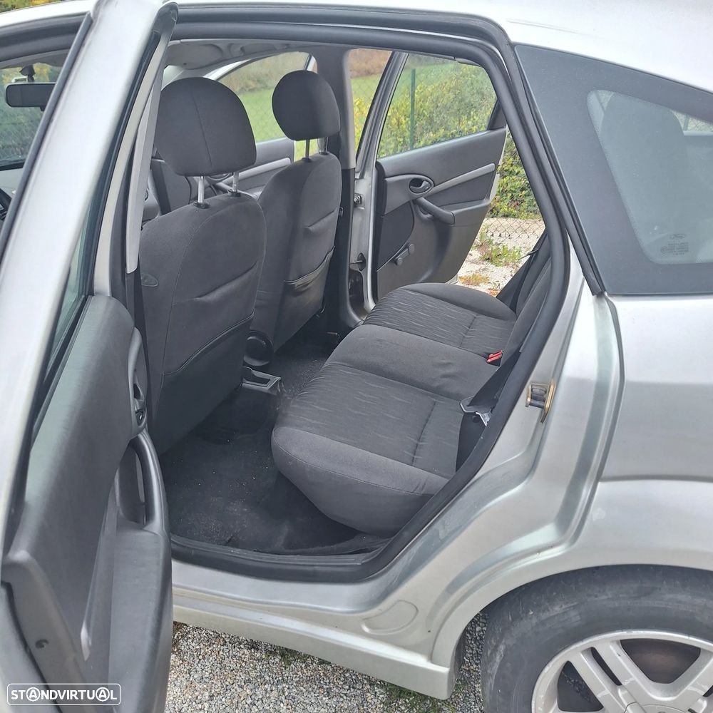 Ford Focus 1.8 TDdi Comfort - 6