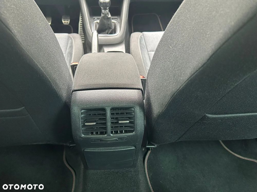 Volkswagen Golf 1.4 TSI Style - 24