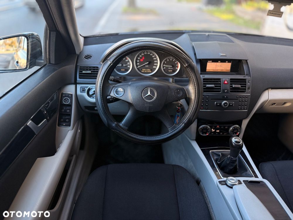 Mercedes-Benz Klasa C 180 T Kompressor BlueEFFICIENCY Elegance - 9