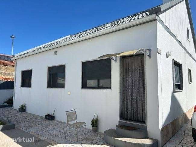 Moradia T3+1 toda remodelada inserida em 320m2 - Grande imagem: 4/11