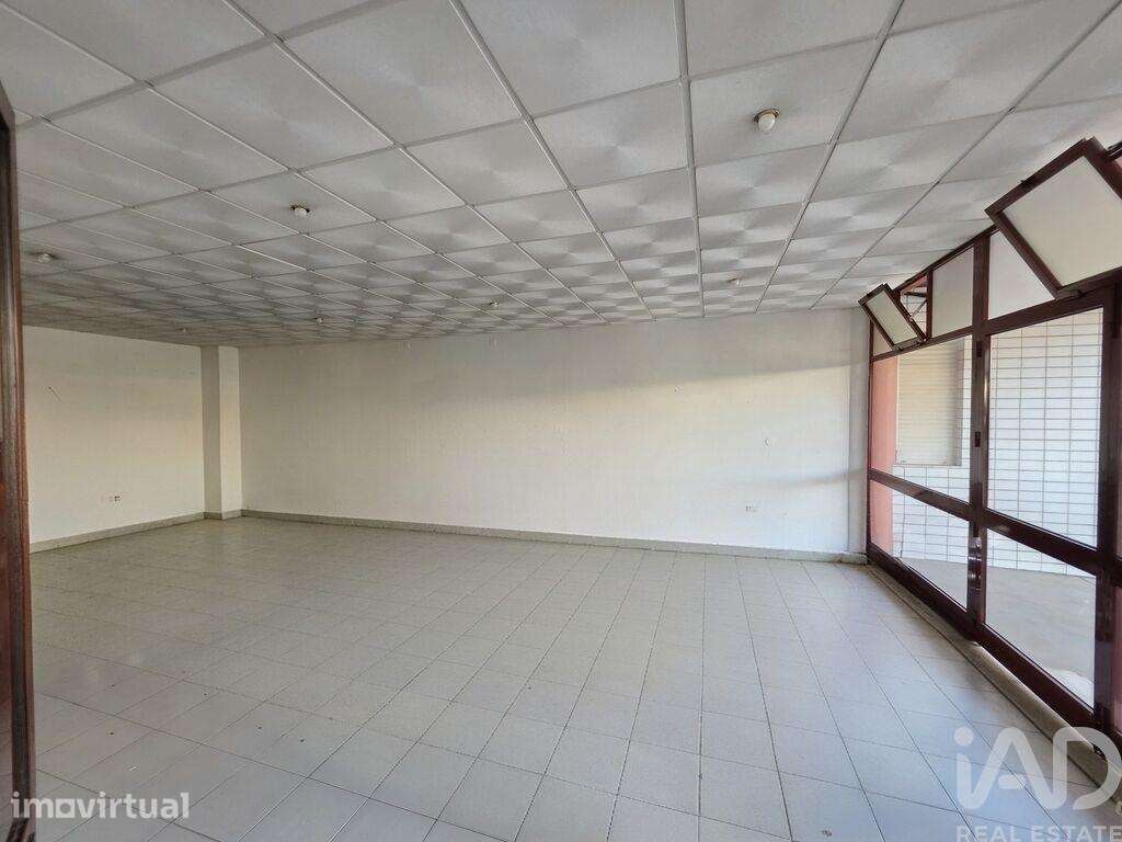 Loja / Estabelecimento Comercial em Águas Santas de 240,00 m2 - Grande imagem: 5/30