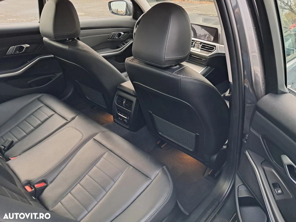 BMW Seria 3 330i Aut. Luxury Line - 21