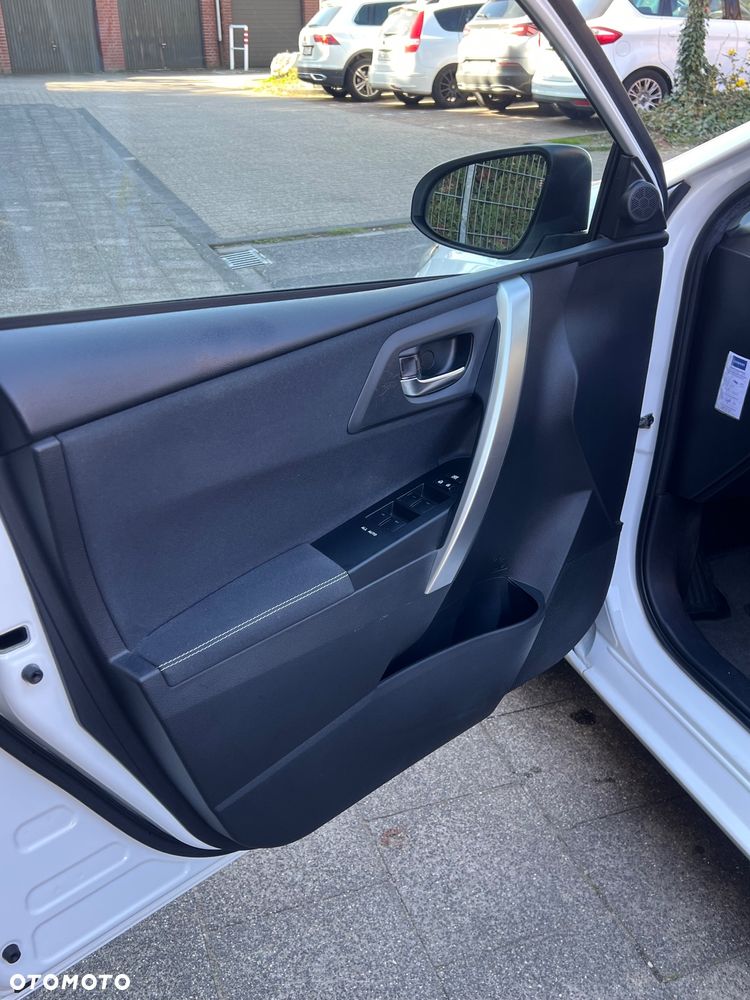 Toyota Auris - 12