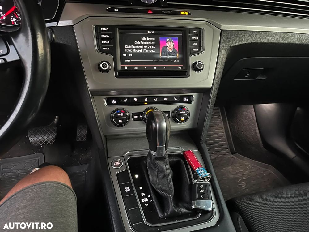 Volkswagen Passat 2.0 TDI DSG Comfortline - 10