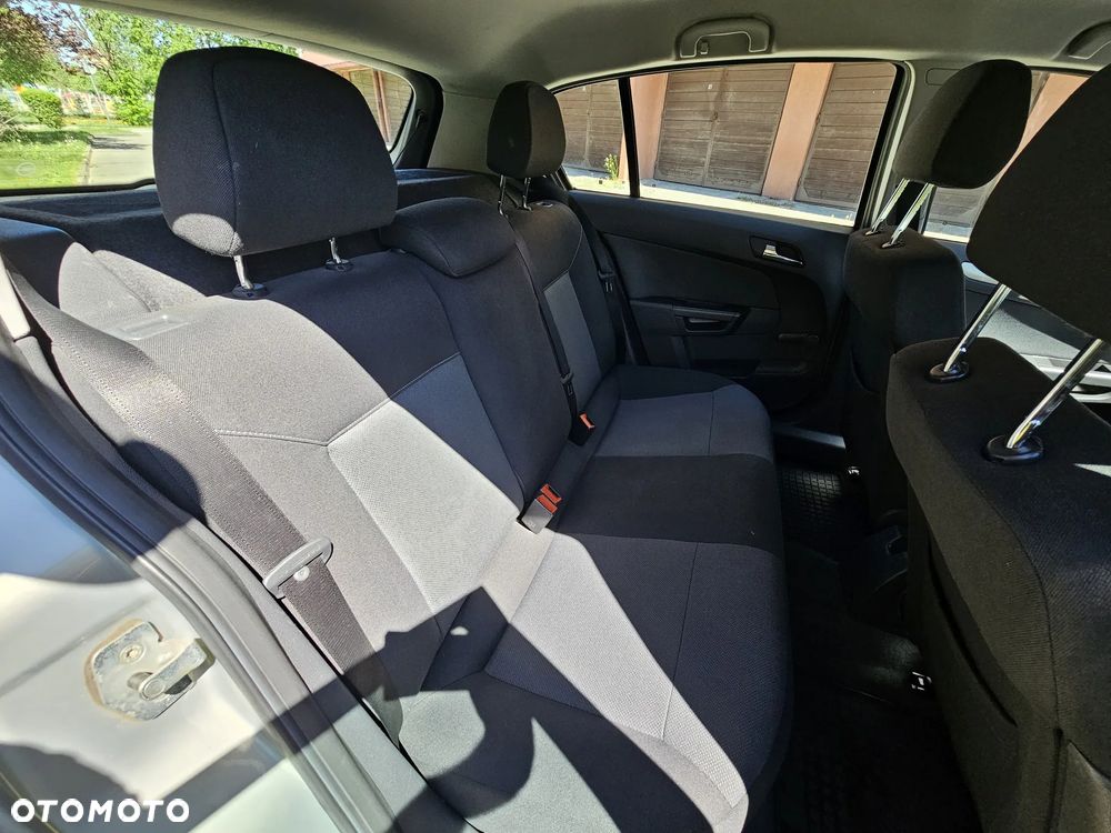 Opel Astra 1.6 Enjoy - 26