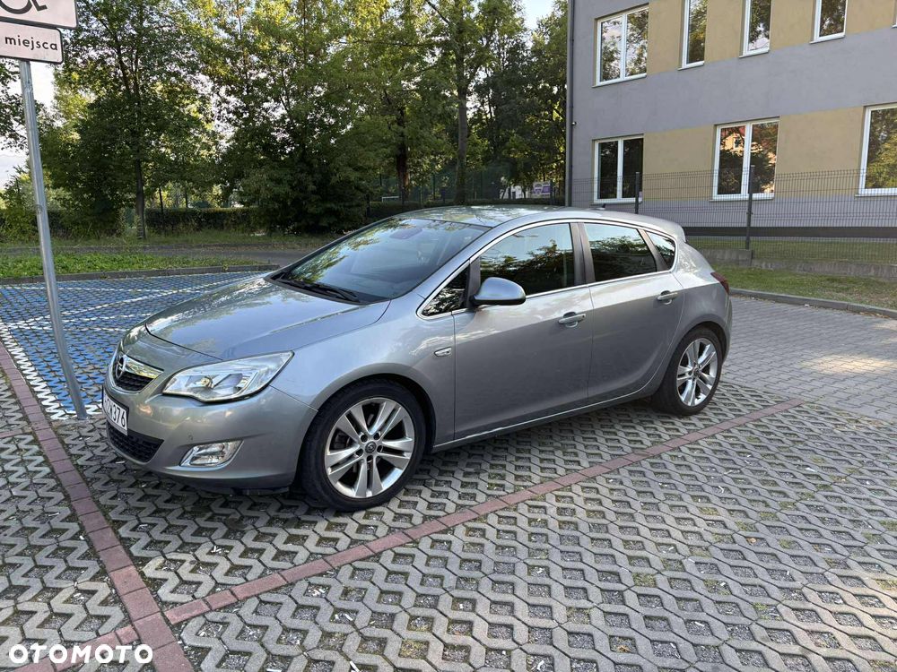 Opel Astra 1.7 CDTI Cosmo - 1