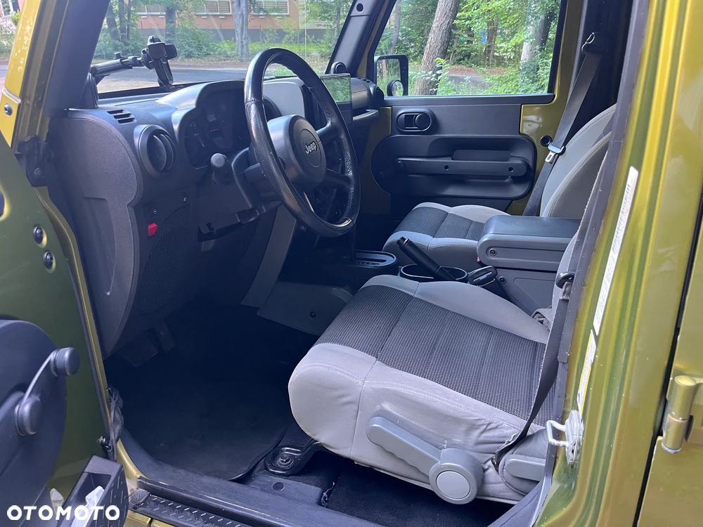 Jeep Wrangler Unlimited 3.8 Automatik Sahara - 9