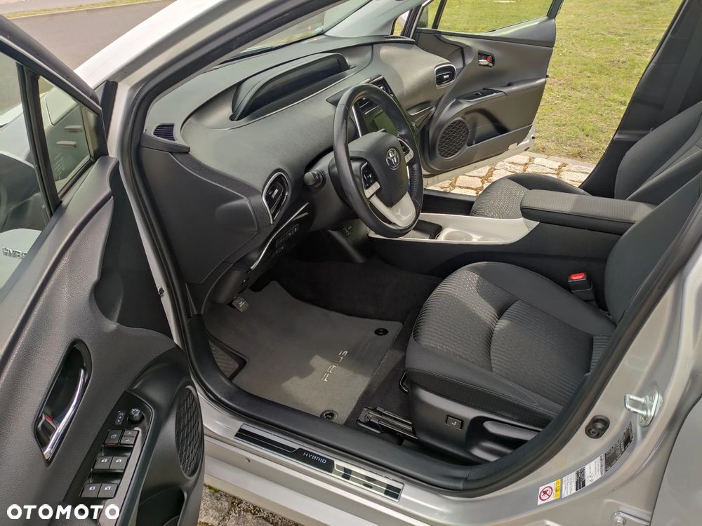 Toyota Prius Hybrid Executive - 8