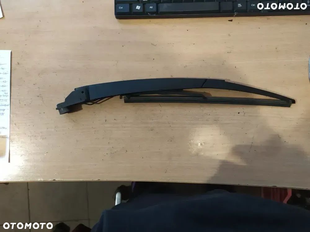 Ramię wycieraczki klapy bagażnika Peugeot 308 9680681080