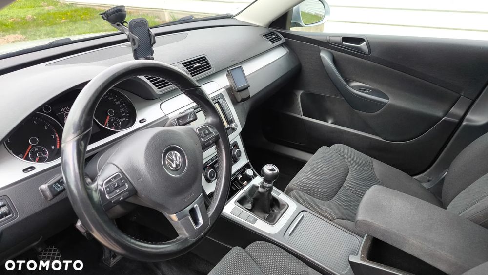 Volkswagen Passat - 4