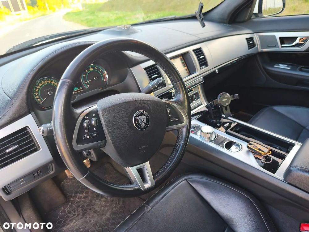 Jaguar XF 3.0 T AWD Premium Luxury - 4