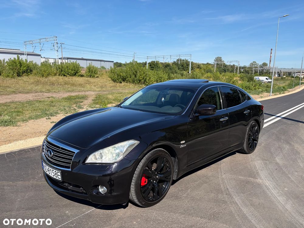 Infiniti M - 1