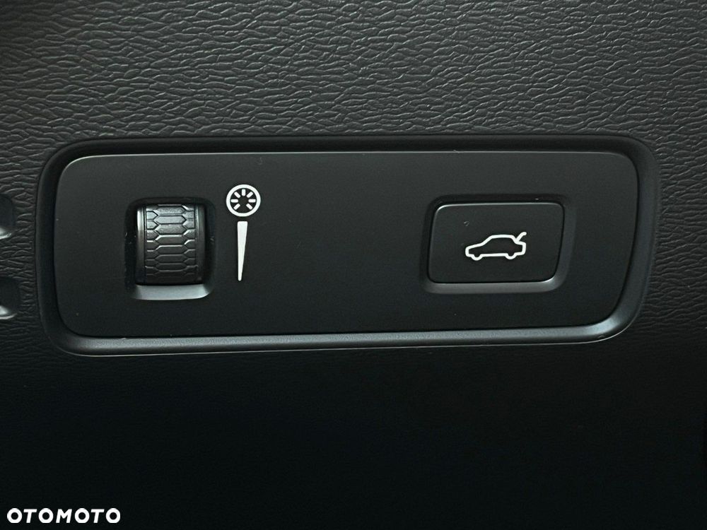 Volvo XC 40 T3 Momentum Pro - 35