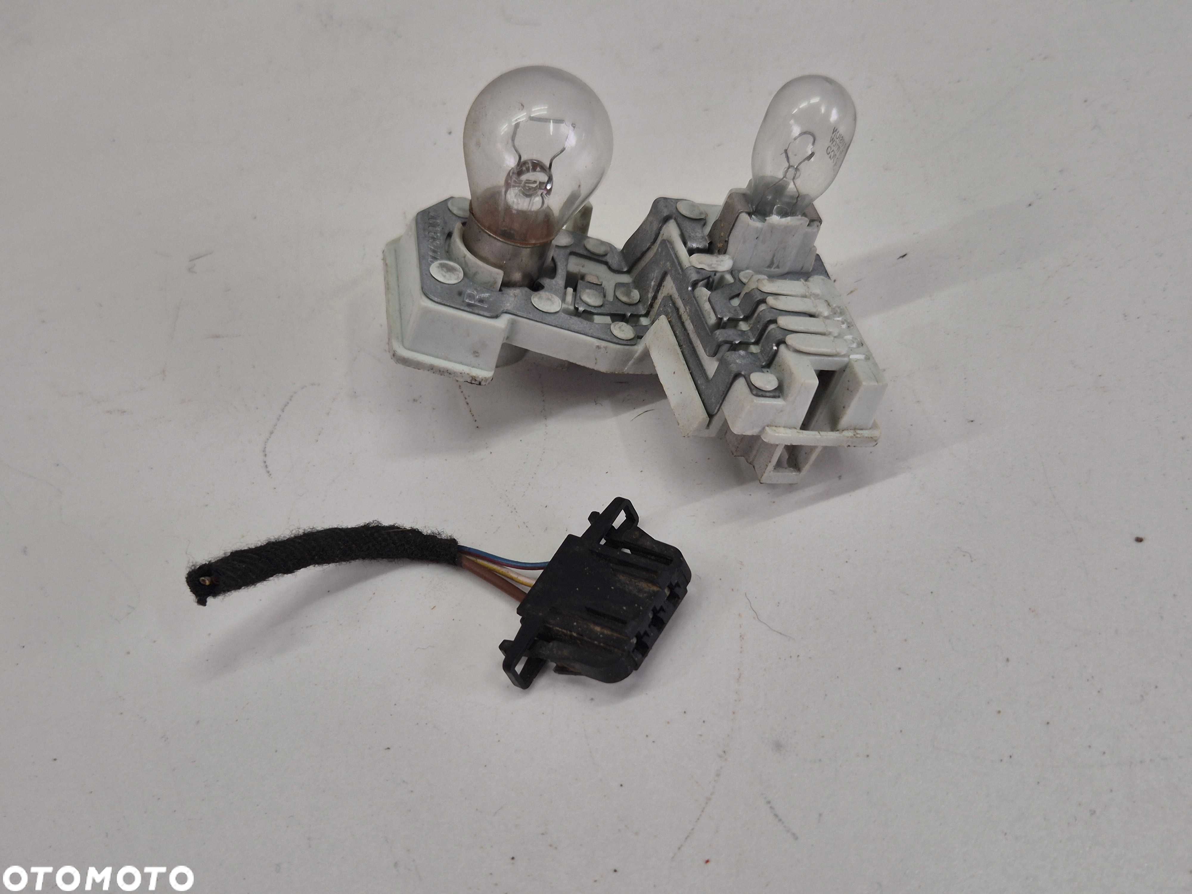 audi a3 8p 5 drzwi sportback wkład lampy tylny prawy tył prawa w klape - 1