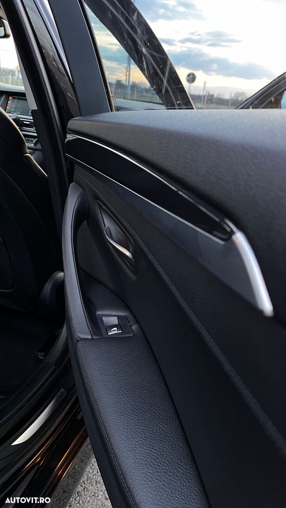 BMW Seria 5 525d xDrive AT - 12