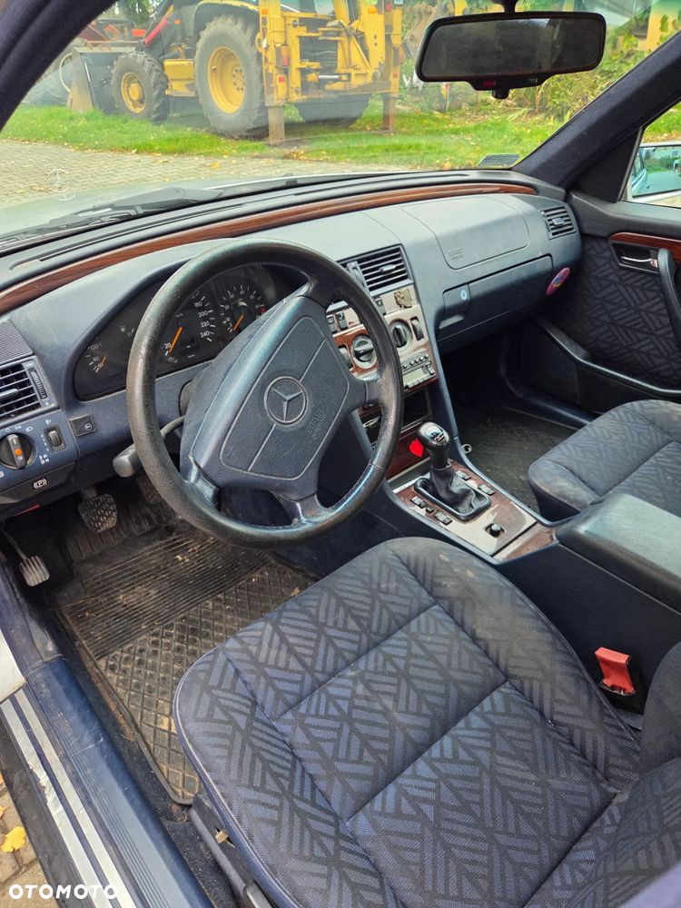 Mercedes-Benz Klasa C 180 Elegance - 6