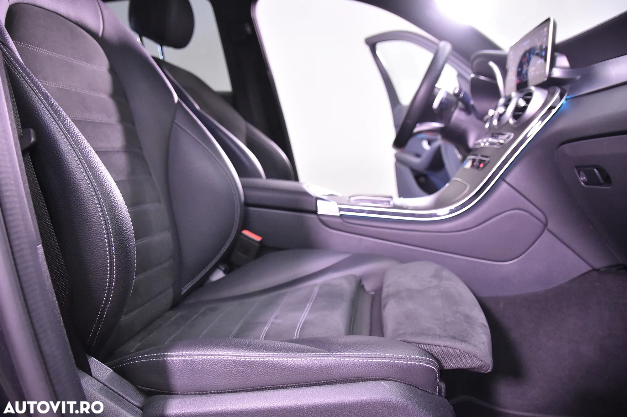 Mercedes-Benz GLC 300 e 4Matic 9G-TRONIC AMG Line - 11