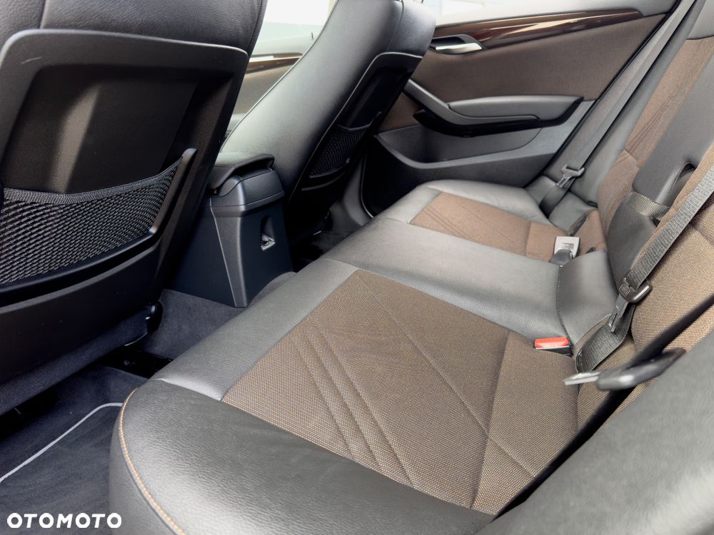 BMW X1 sDrive18d xLine - 32
