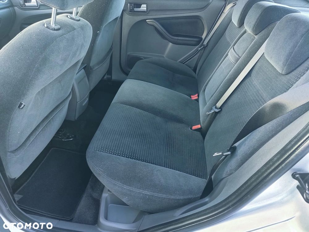 Ford Focus 1.6 Ghia - 6