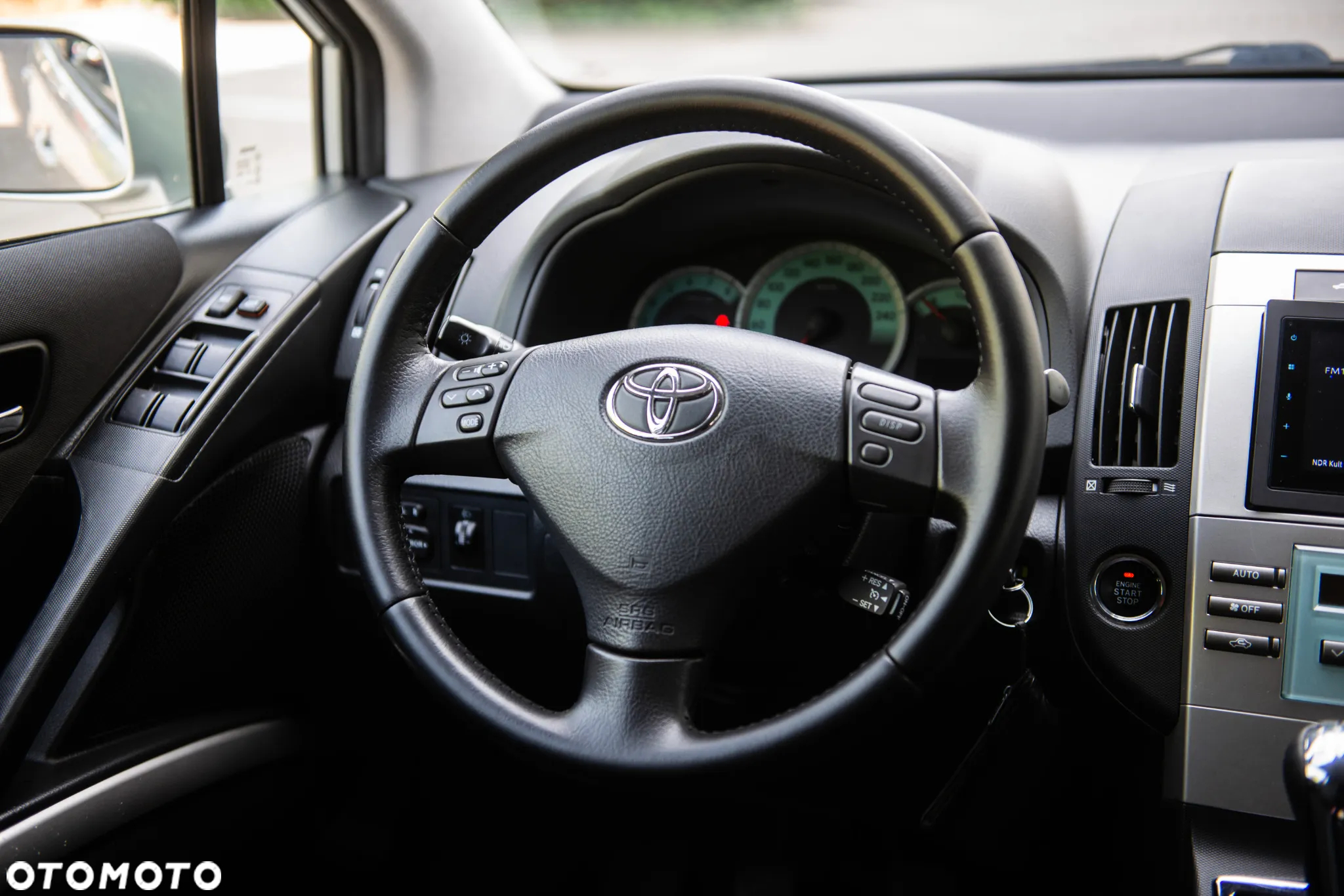 Toyota Corolla Verso 1.8 Premium - 26
