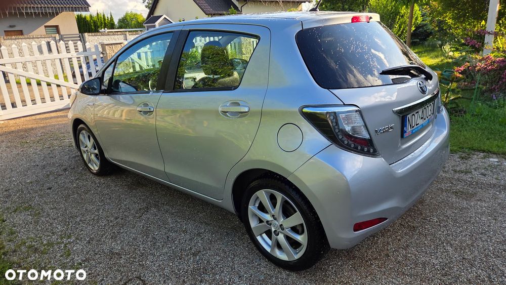 Toyota Yaris Hybrid 100 Selection Platinum - 2