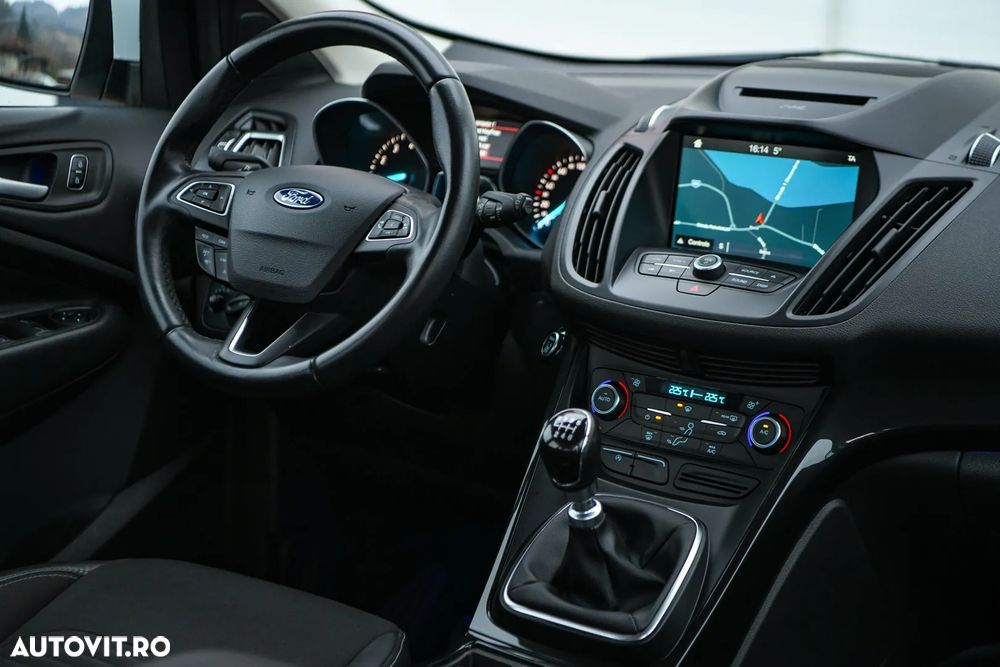 Ford Kuga 1.5 EcoBoost 2x4 Titanium - 36