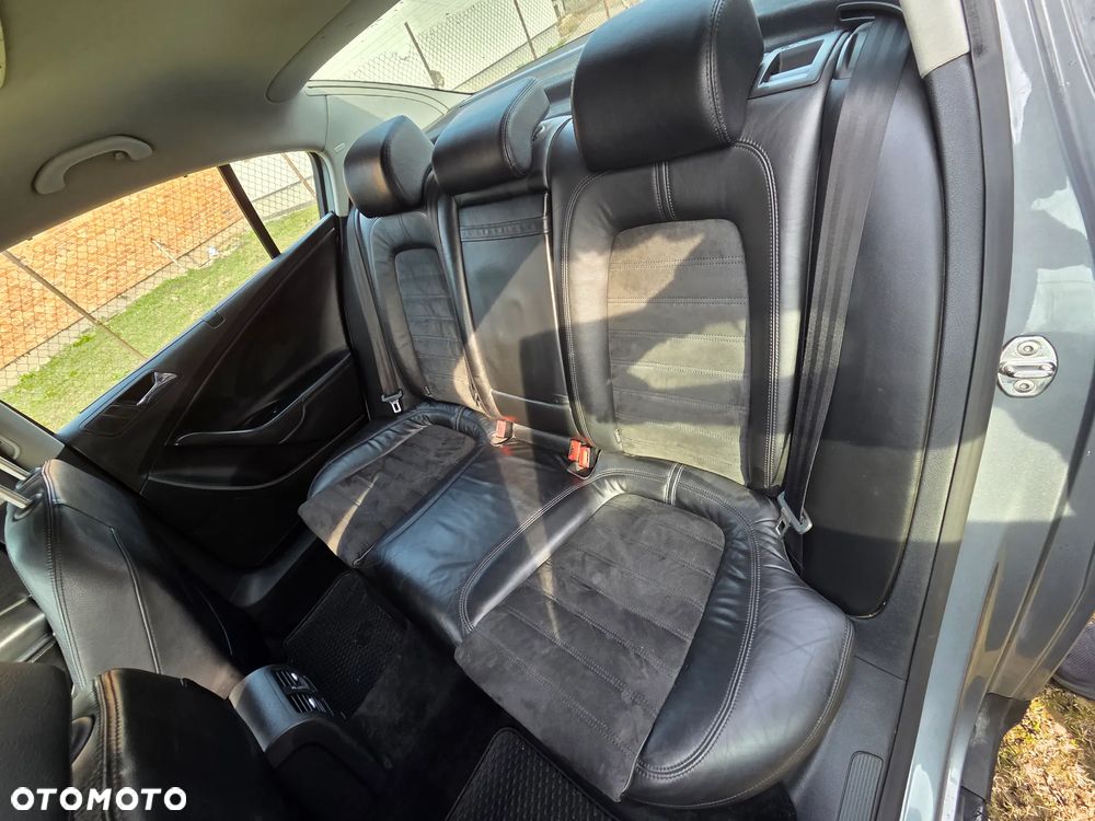 Volkswagen Passat 2.0 TDI DPF Highline - 12