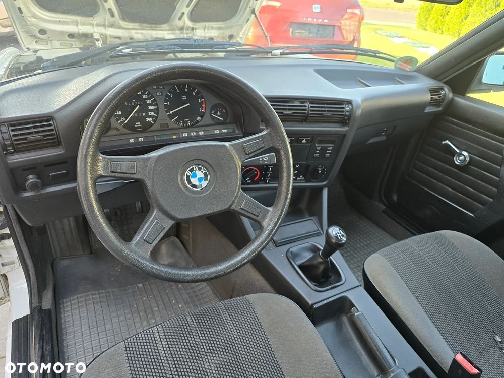 BMW Seria 3 318i - 7