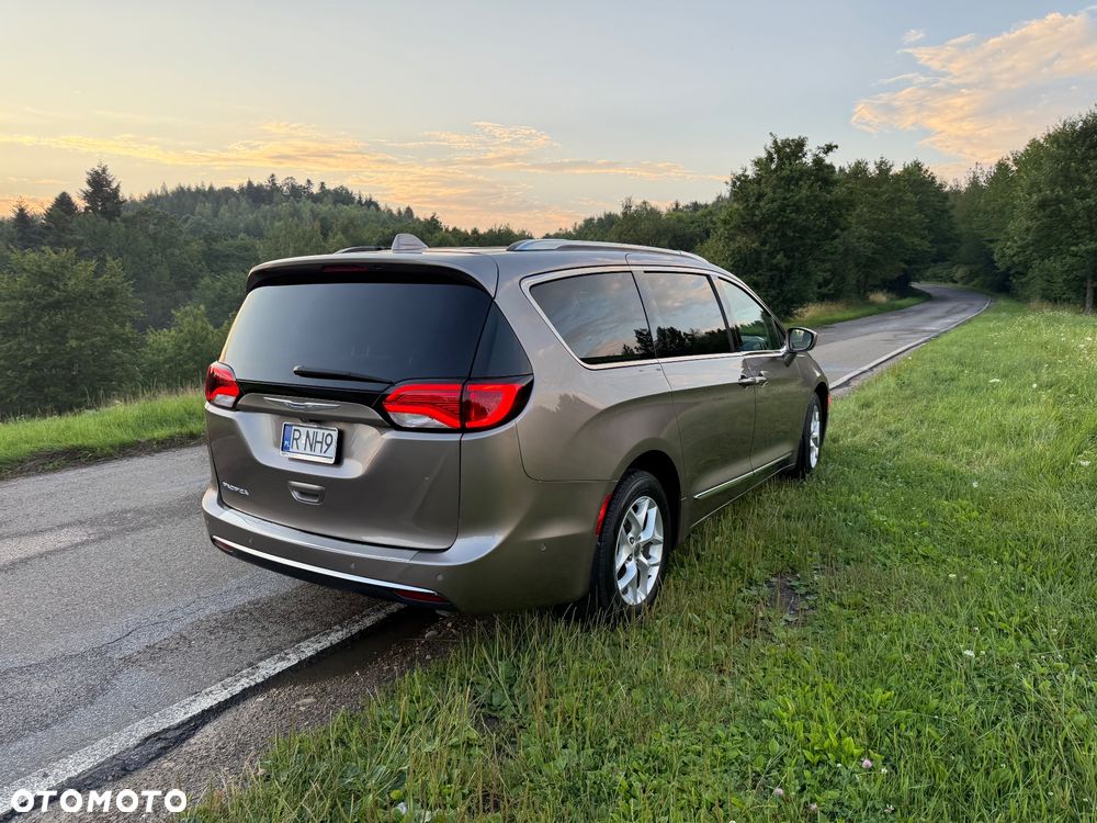 Chrysler Pacifica - 3