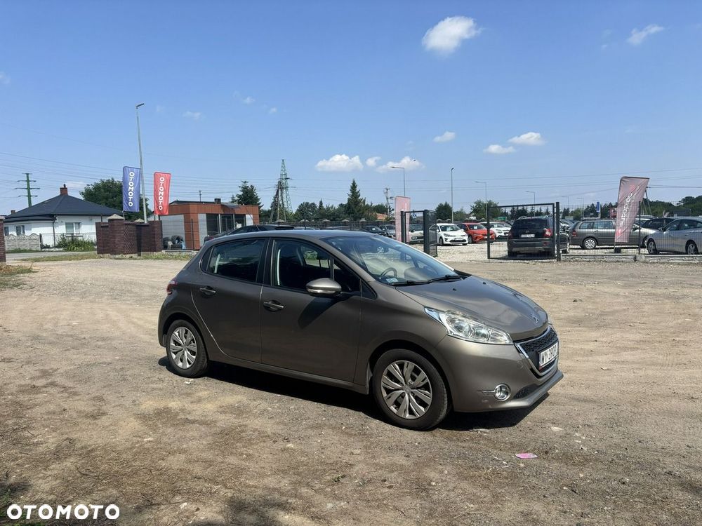 Peugeot 208 - 14