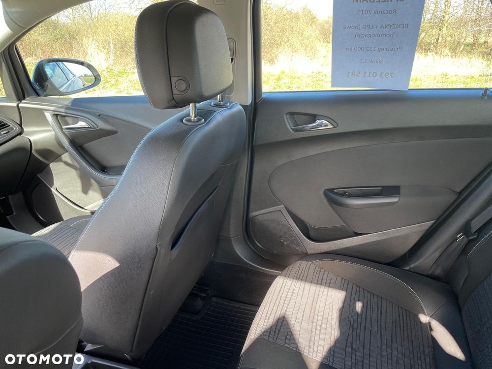 Opel Astra 1.6 Executive - 11