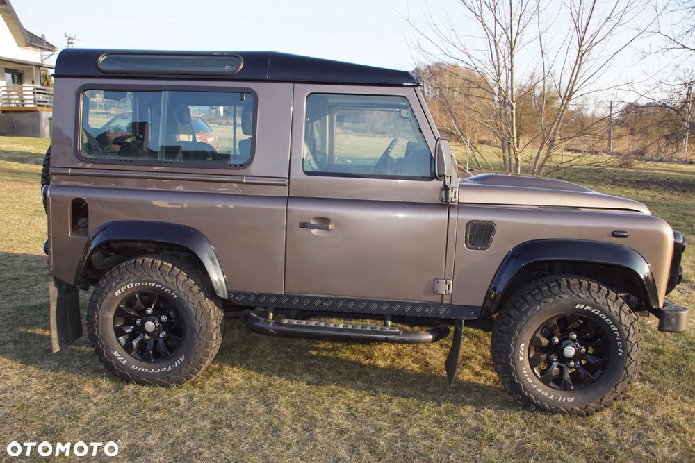 Land Rover Defender - 4