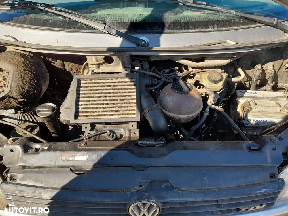 Dezmembram Volkswagen Transporter  CARAVELLE 2002,2,5 TDI - 2